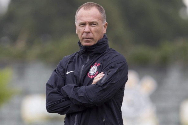 Novo técnico, Mano Menezes vai apostar no coletivo do Corinthians