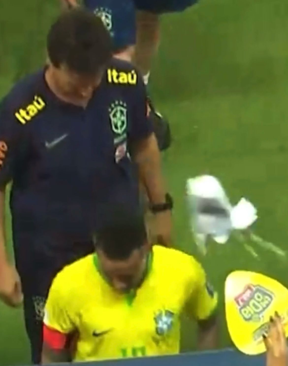 Fernando Diniz destaca calor em Cuiabá após empate com Venezuela por 1 a 1  e sai em defesa de Neymar, após sofrer ataque de balde de pipoca,  arremessado por torcedor