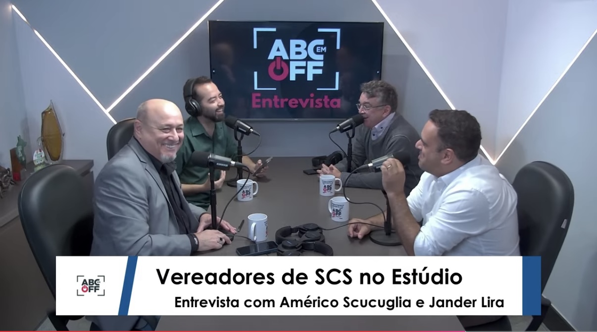 Camiseta vermelha da seleção marca entrevista com vereadores